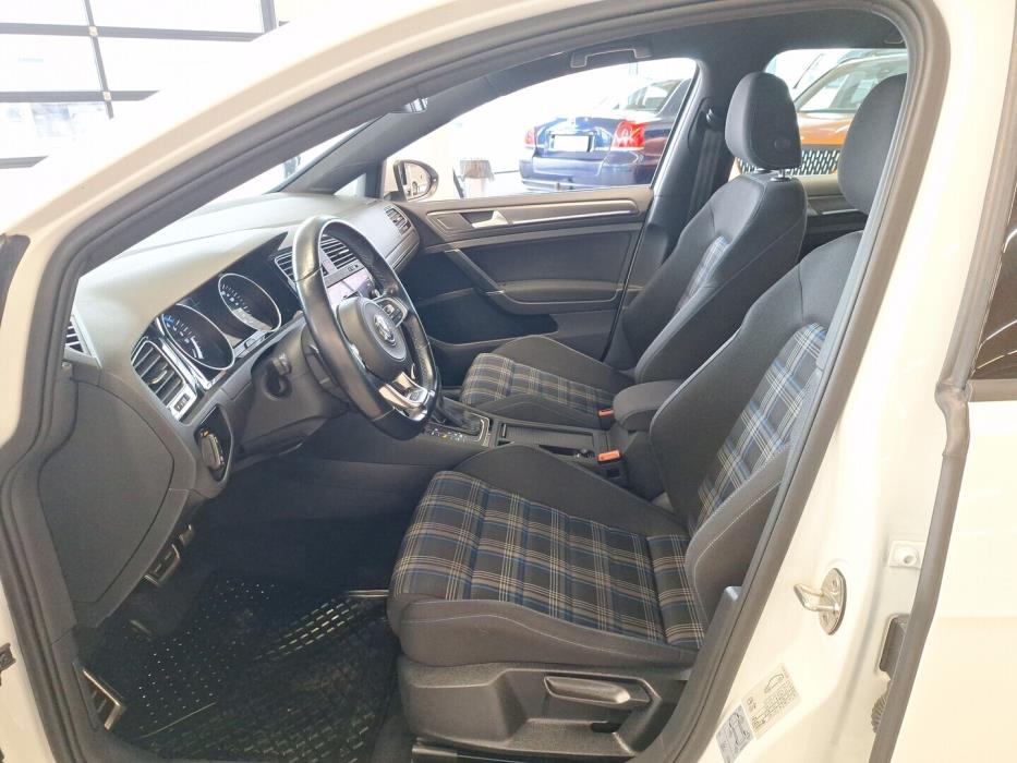 VOLKSWAGEN Golf 2020