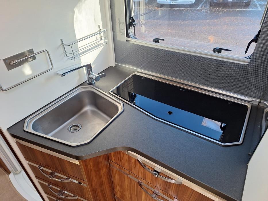 ADRIA Matrix 670 SL 2017