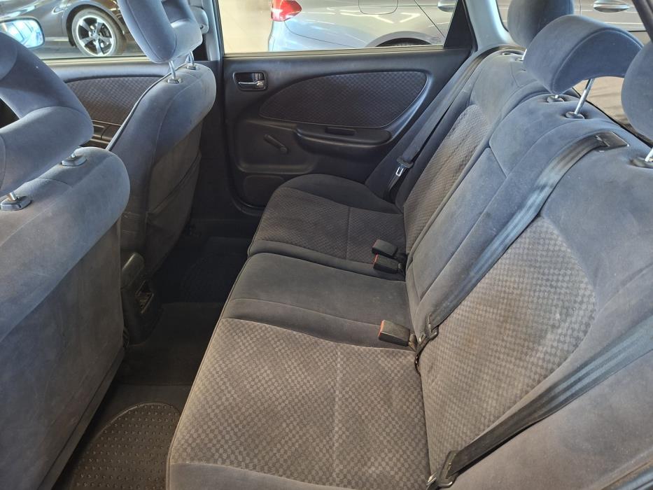 TOYOTA Avensis 2002
