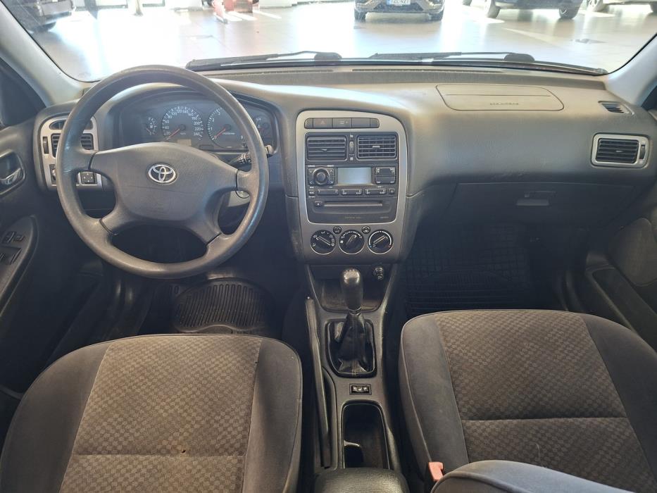 TOYOTA Avensis 2002