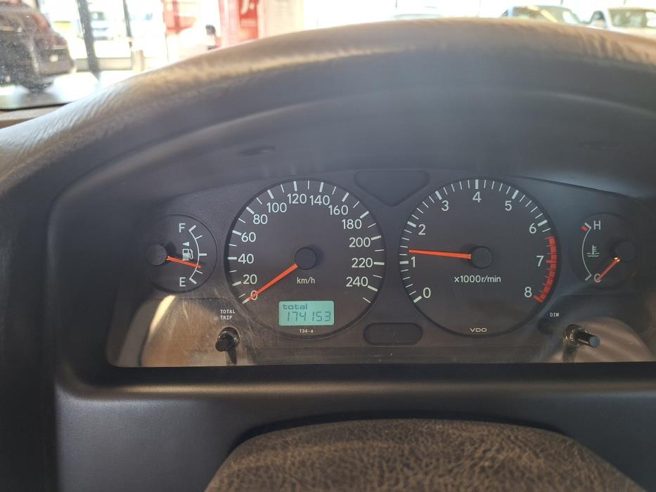 TOYOTA Avensis 2002