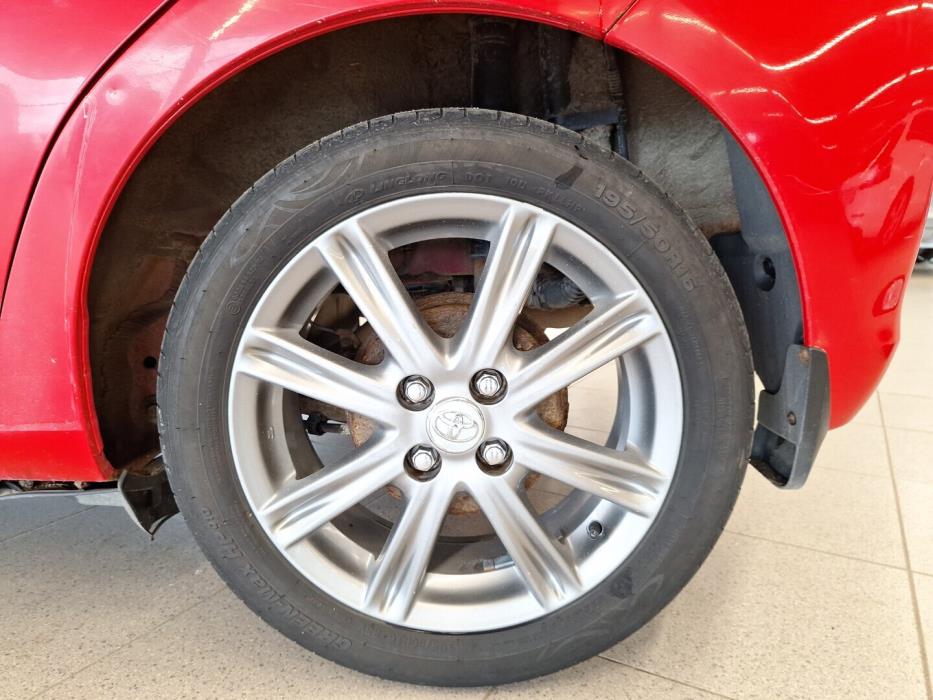TOYOTA Yaris 2012