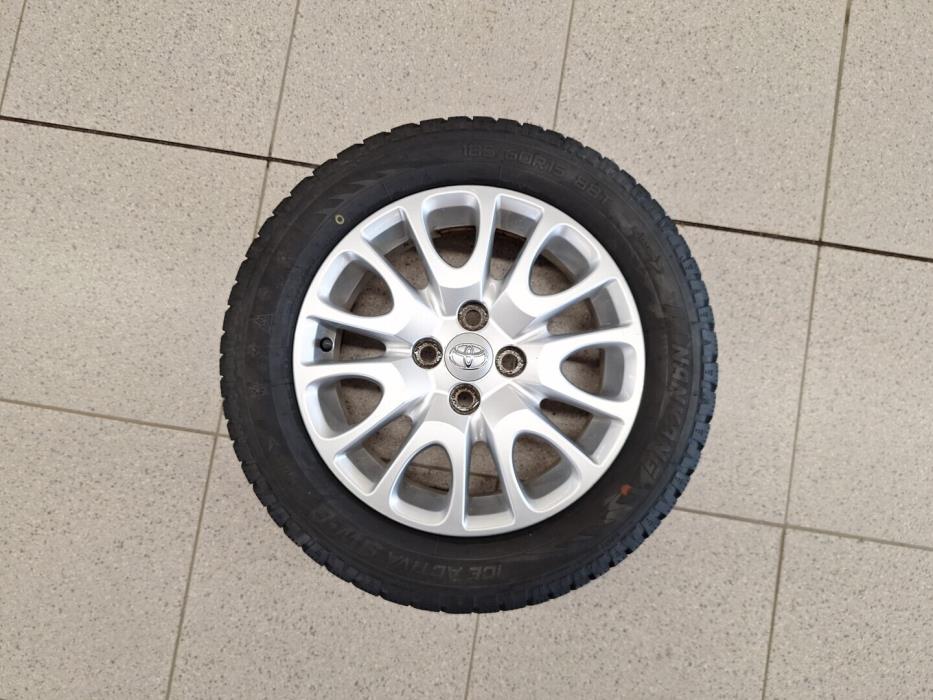 TOYOTA Yaris 2012