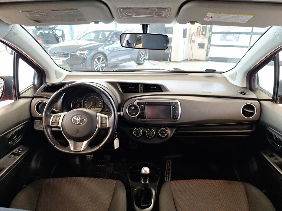 TOYOTA Yaris 2012