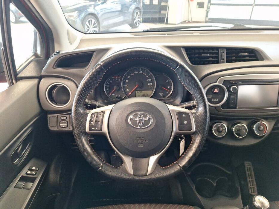 TOYOTA Yaris 2012