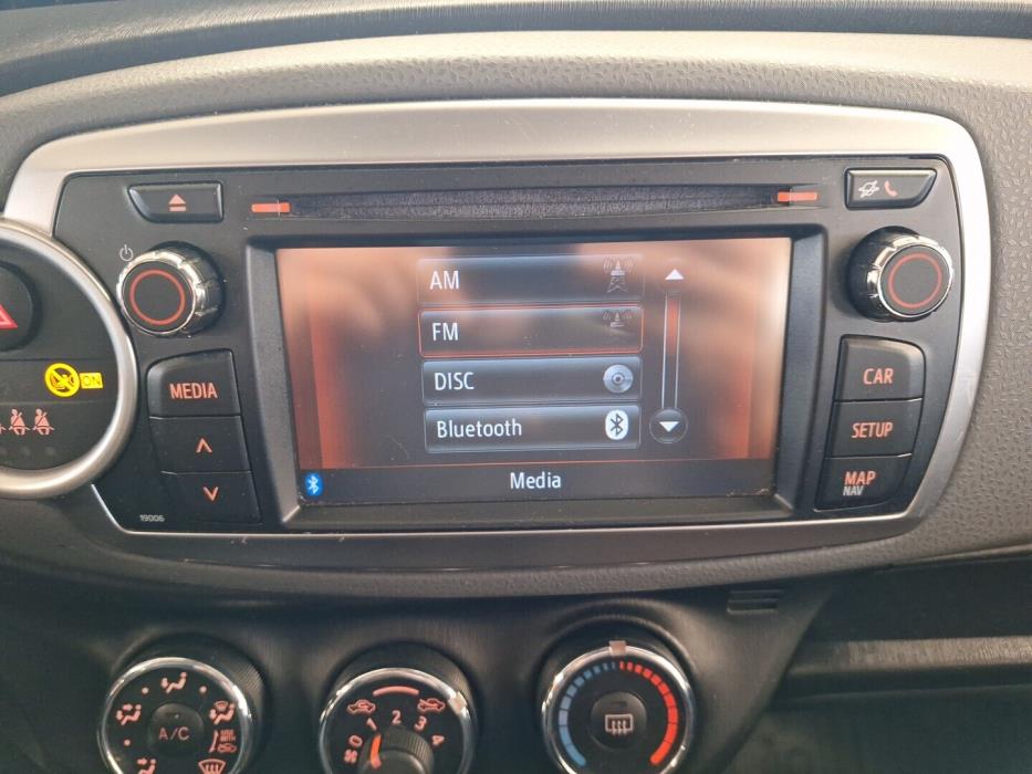 TOYOTA Yaris 2012