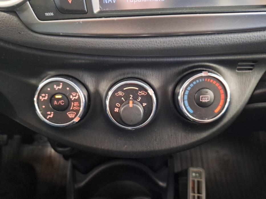 TOYOTA Yaris 2012