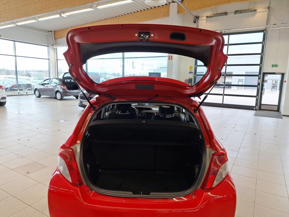 TOYOTA Yaris 2012