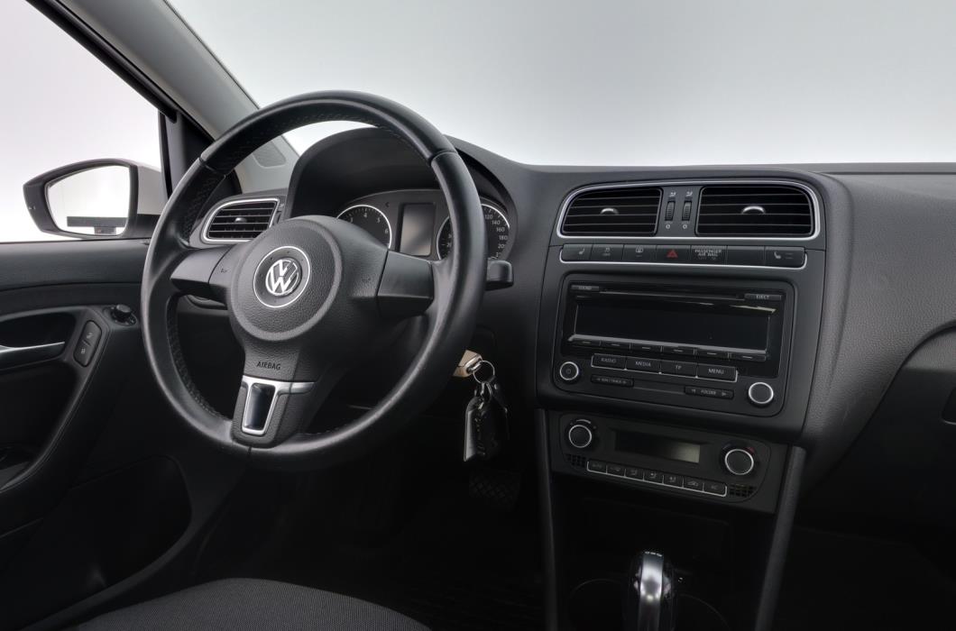 VOLKSWAGEN Polo 2013