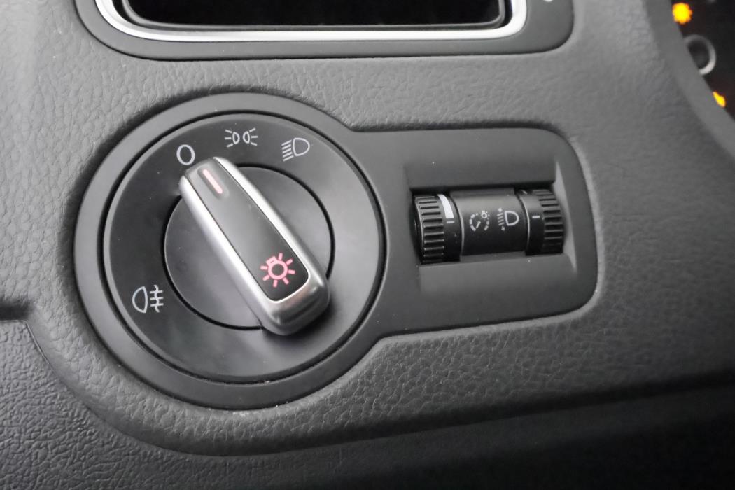 VOLKSWAGEN Polo 2013