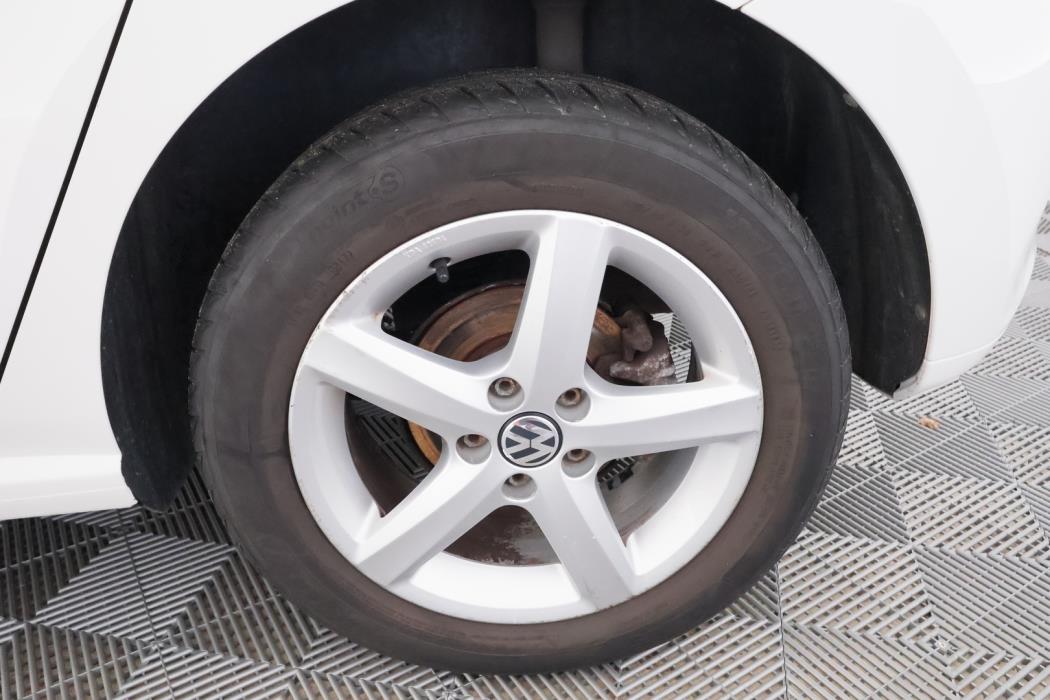 VOLKSWAGEN Polo 2013