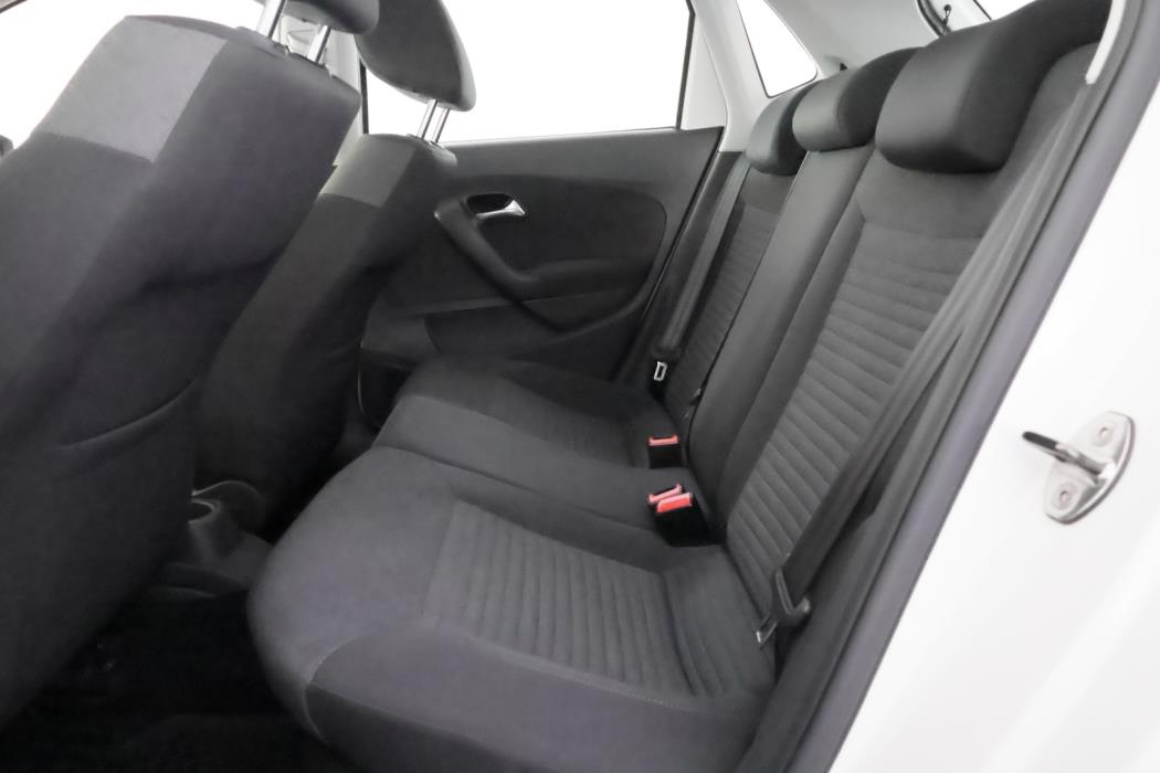 VOLKSWAGEN Polo 2013