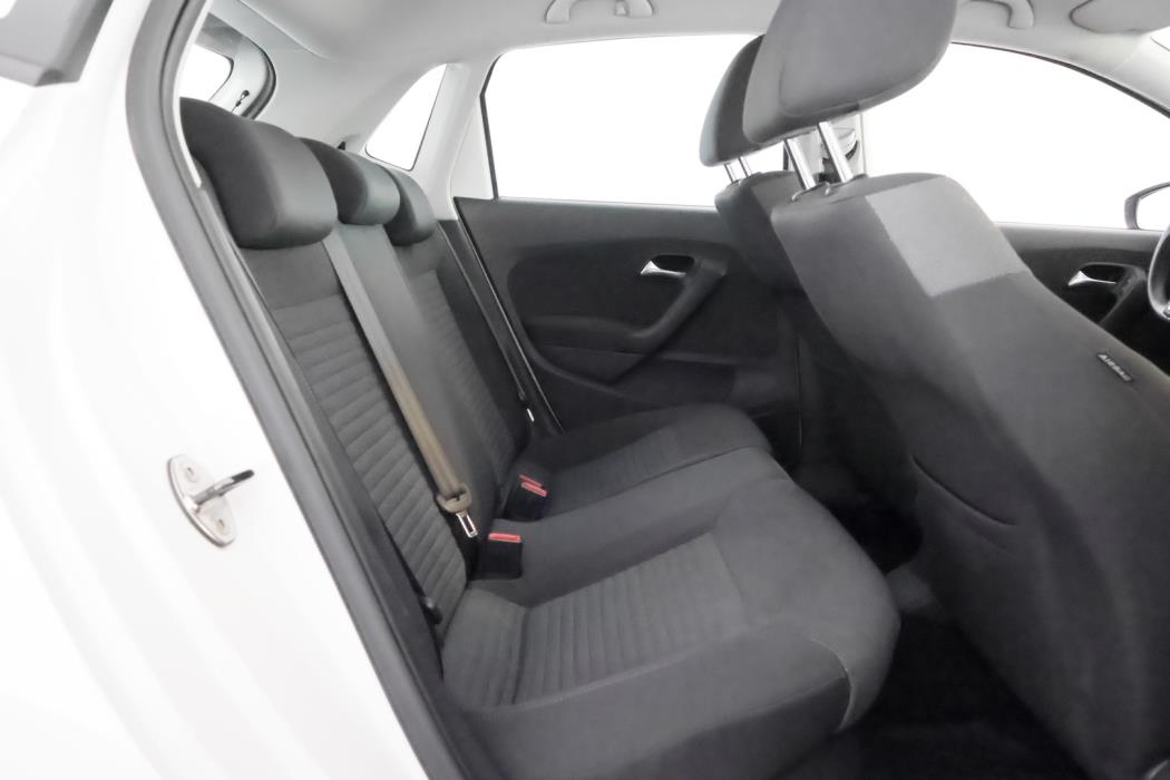 VOLKSWAGEN Polo 2013