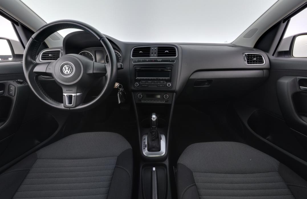 VOLKSWAGEN Polo 2013