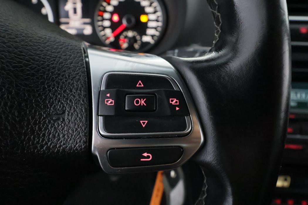 VOLKSWAGEN Polo 2014