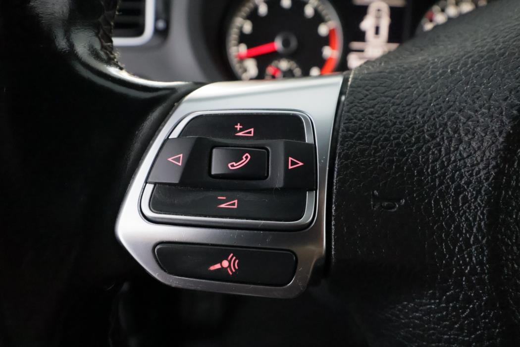 VOLKSWAGEN Polo 2014