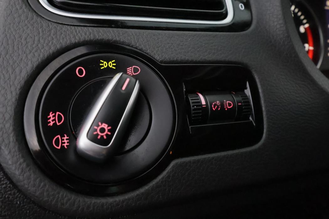 VOLKSWAGEN Polo 2014