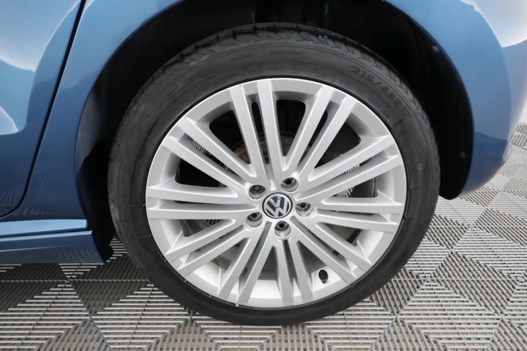 VOLKSWAGEN Polo 2014