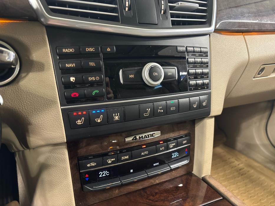 MERCEDES-BENZ E 2012