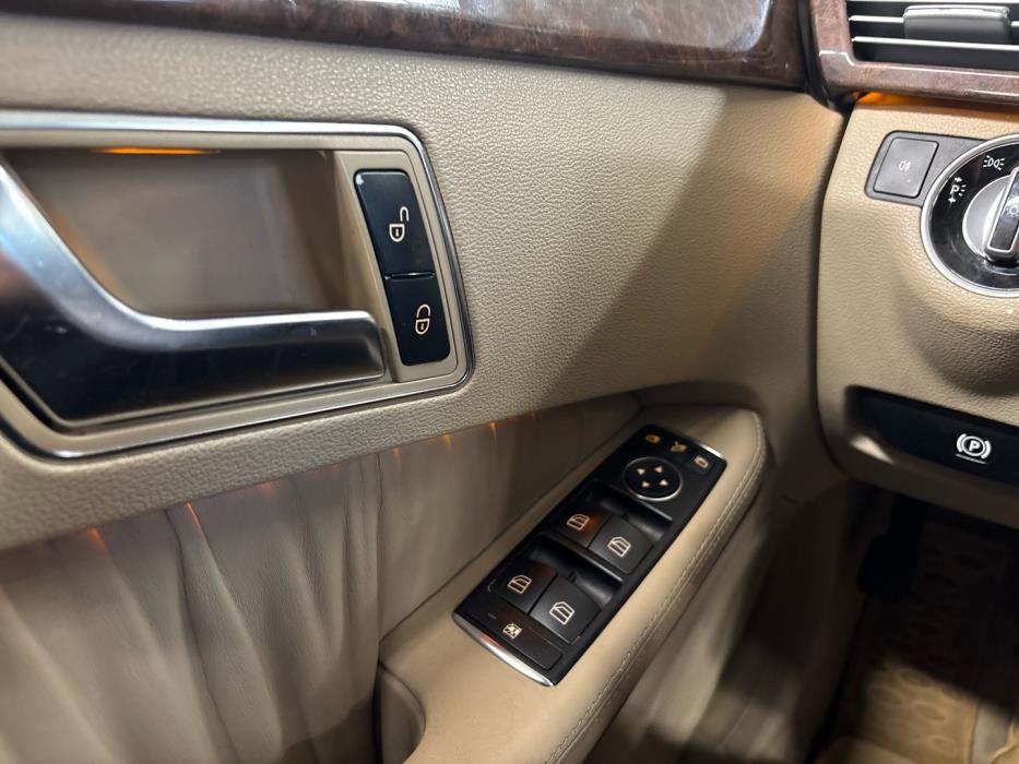 MERCEDES-BENZ E 2012