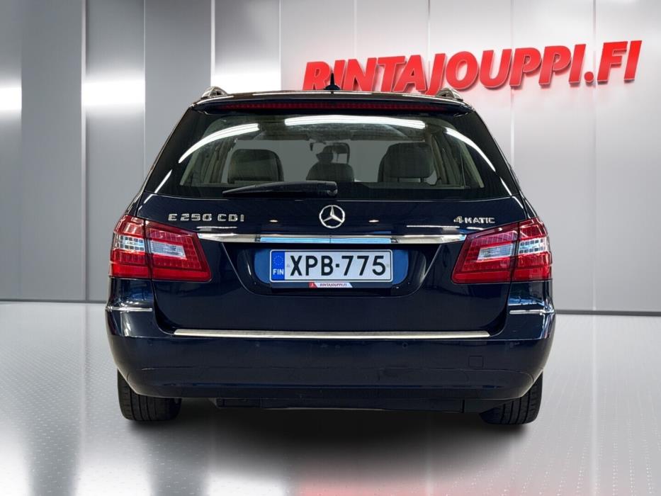 MERCEDES-BENZ E 2012