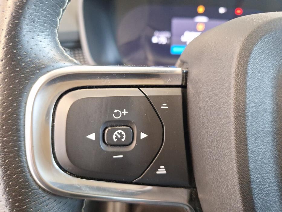 VOLVO XC40 2021