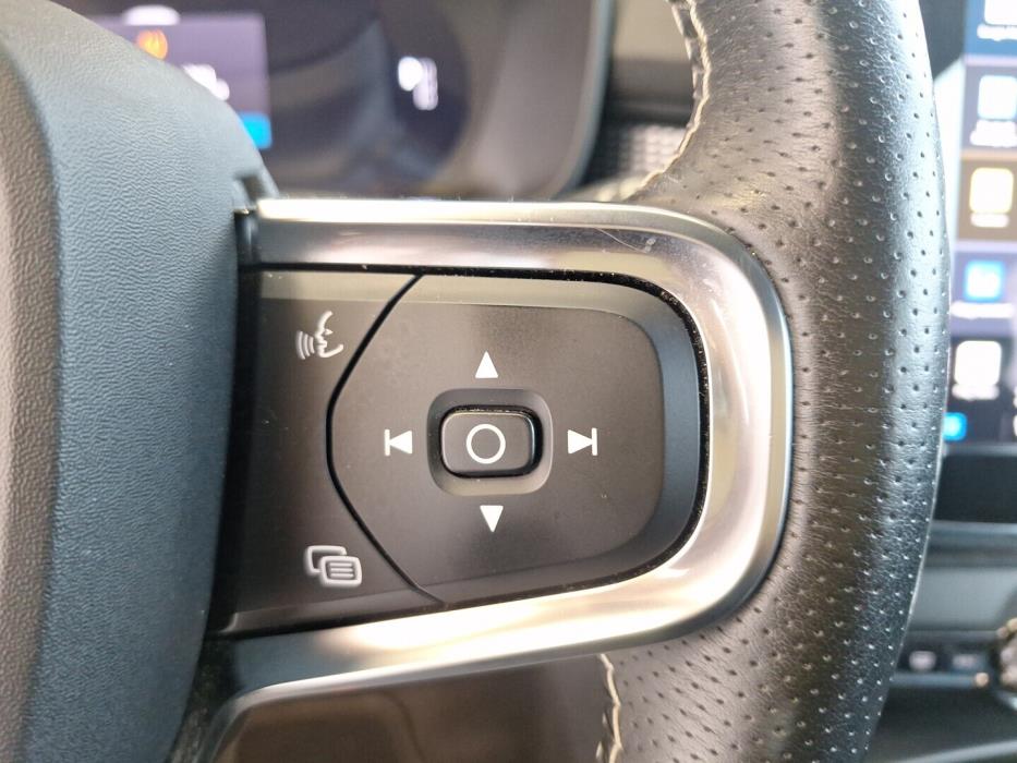 VOLVO XC40 2021