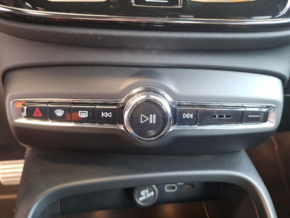 VOLVO XC40 2021