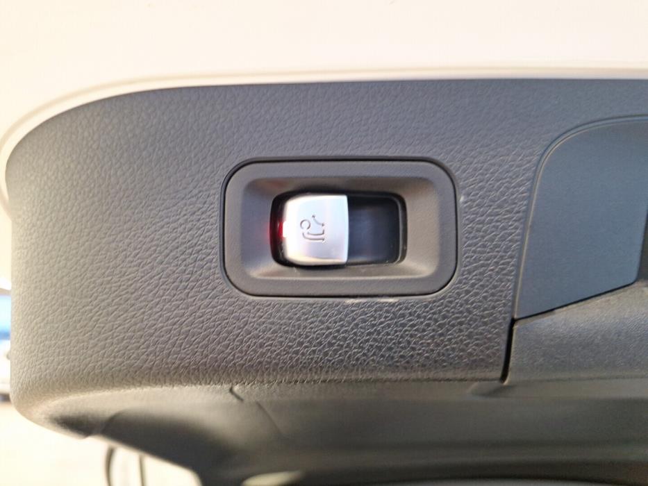 MERCEDES-BENZ EQC 2021