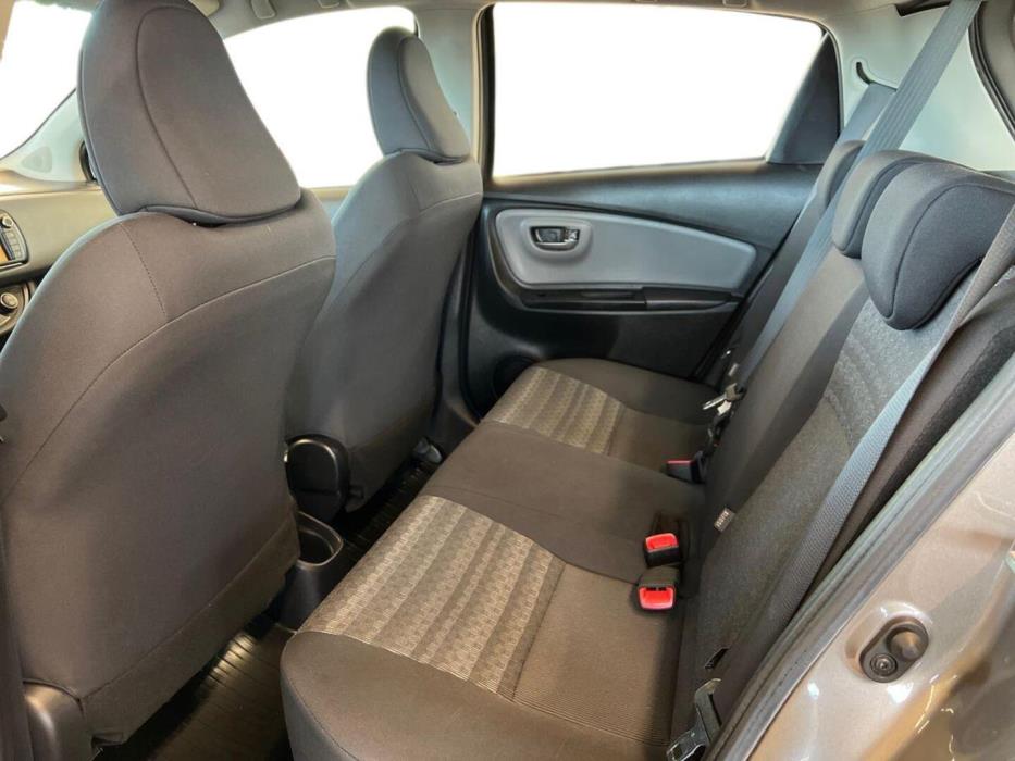 TOYOTA Yaris 2016