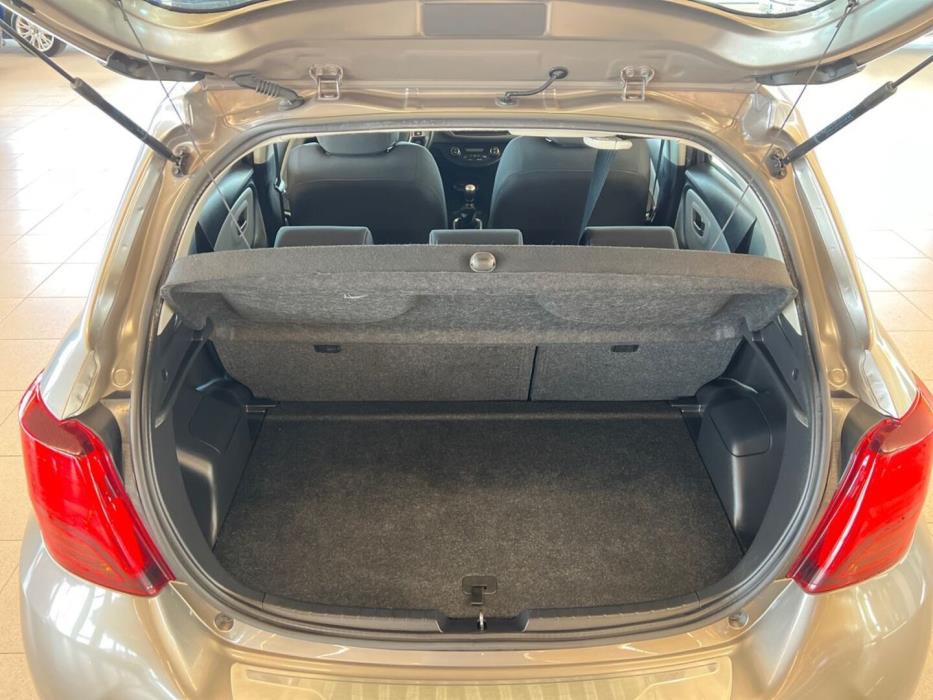 TOYOTA Yaris 2016