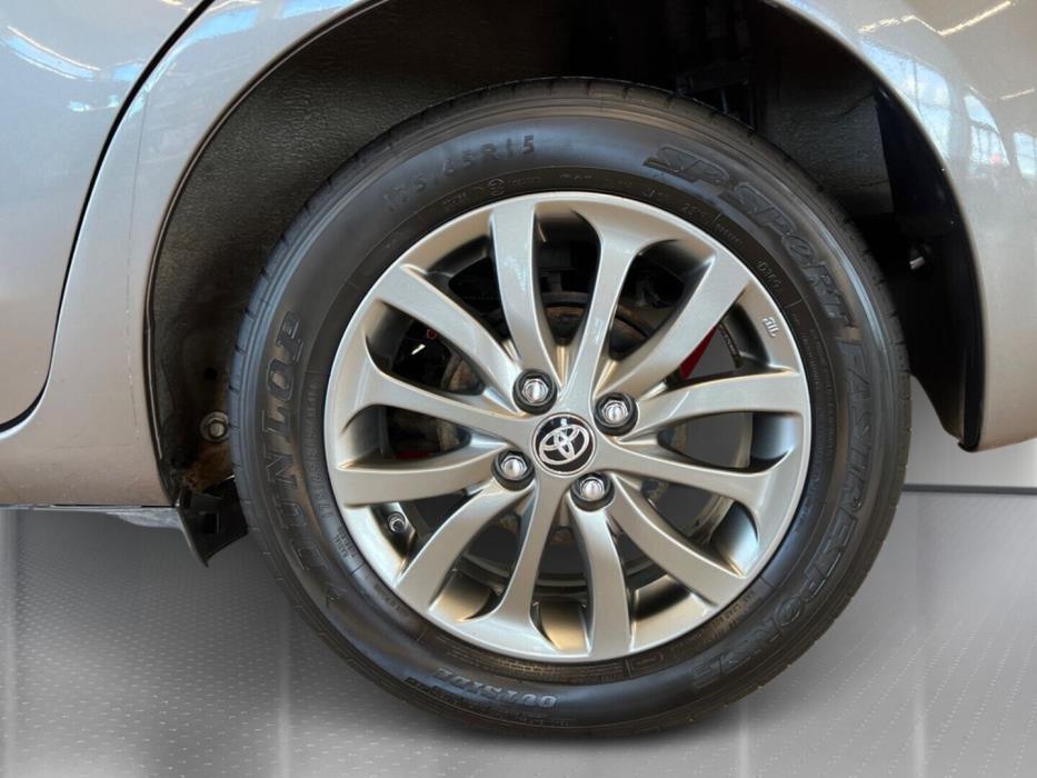 TOYOTA Yaris 2016