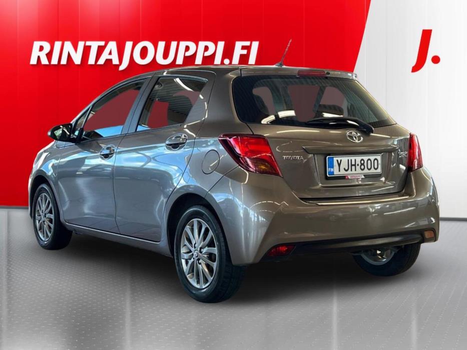 TOYOTA Yaris 2016