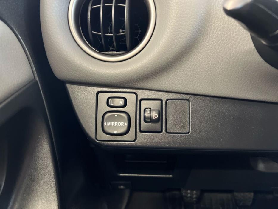 TOYOTA Yaris 2016