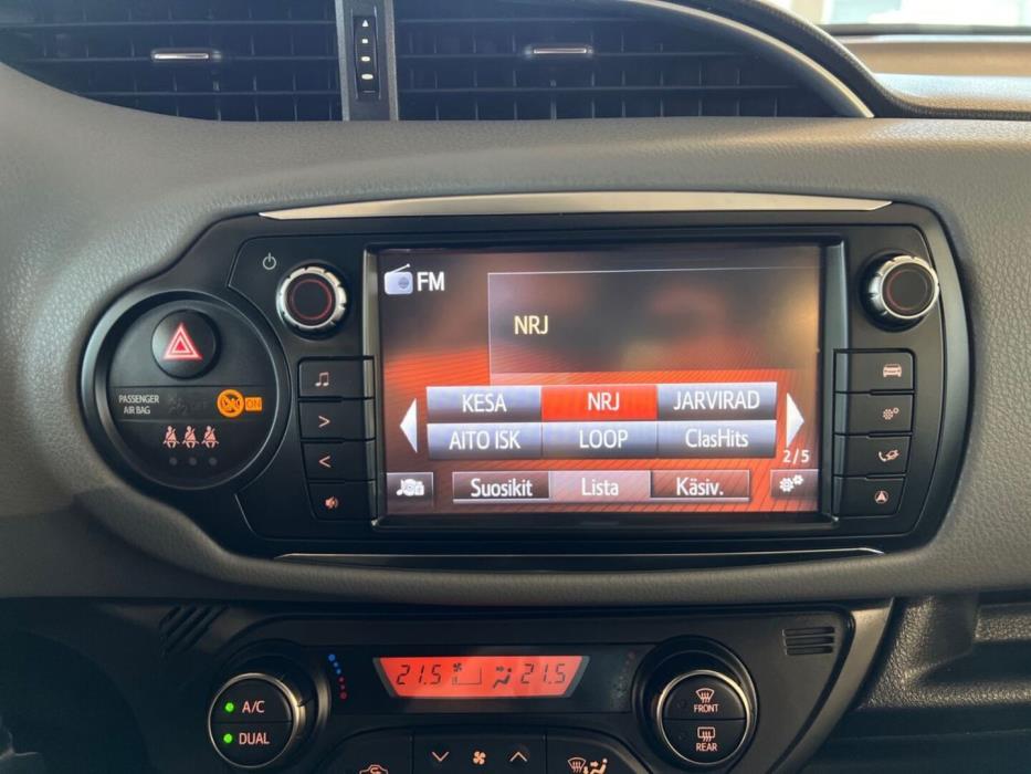 TOYOTA Yaris 2016