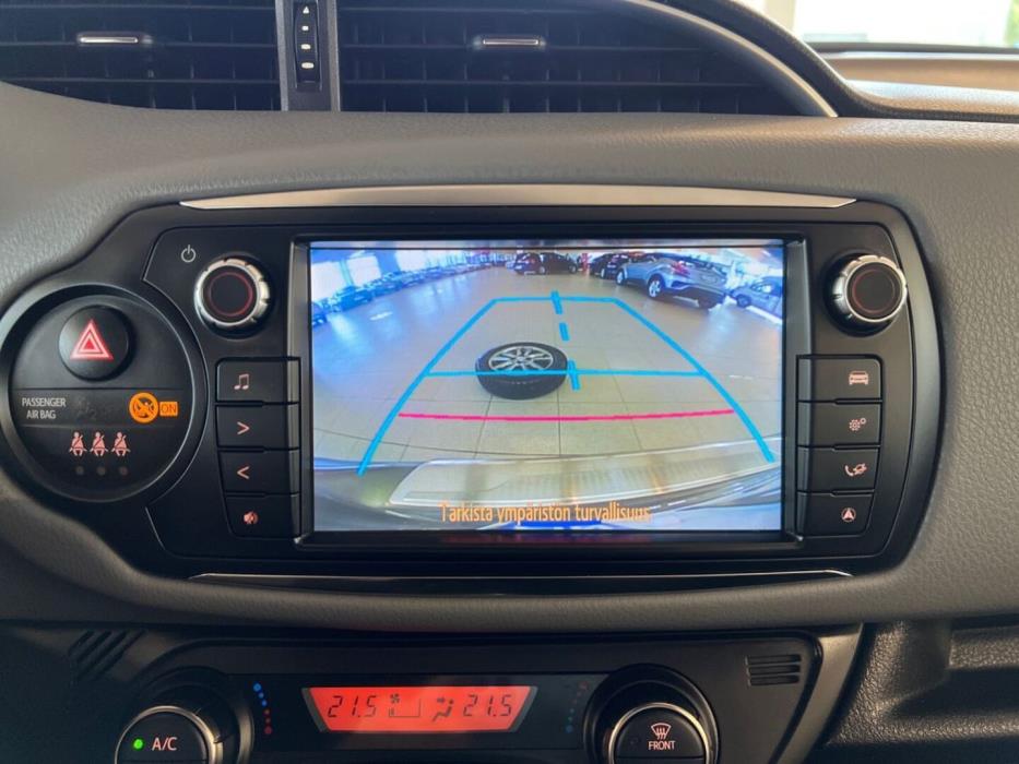 TOYOTA Yaris 2016