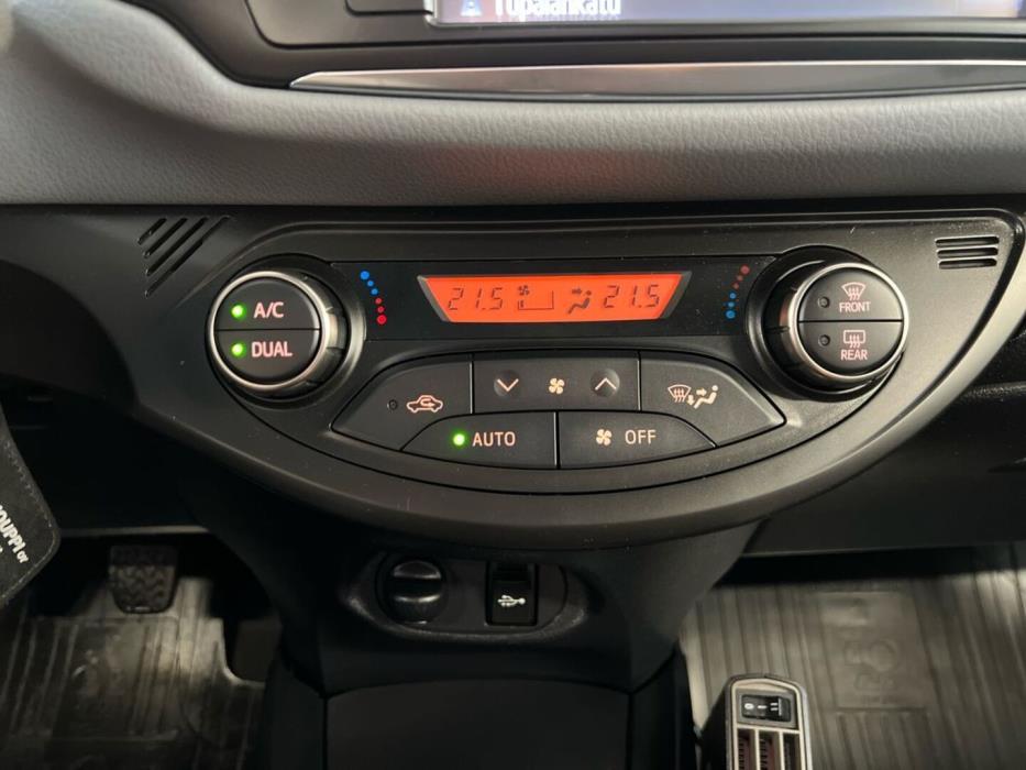 TOYOTA Yaris 2016
