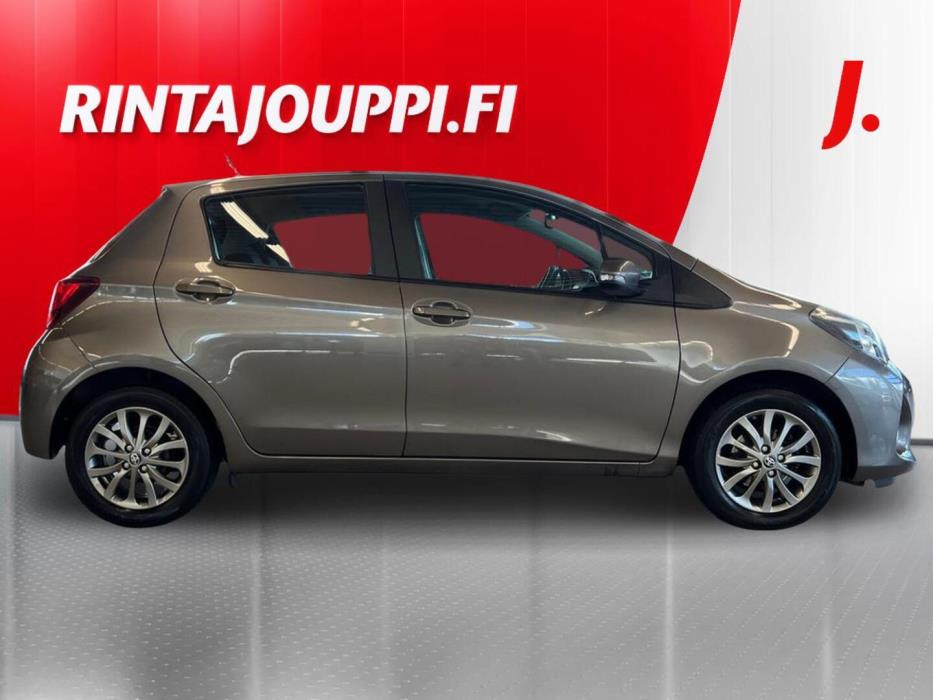 TOYOTA Yaris 2016