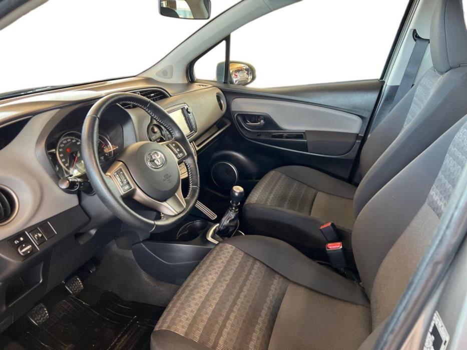 TOYOTA Yaris 2016
