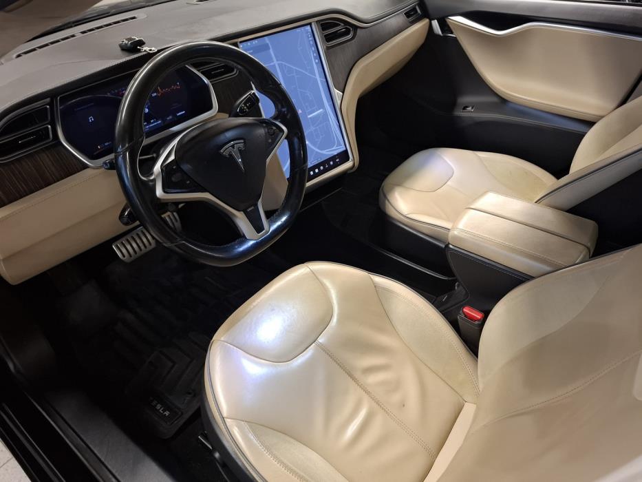 TESLA Model S 2014