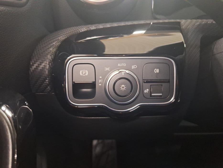 MERCEDES-BENZ A 2020