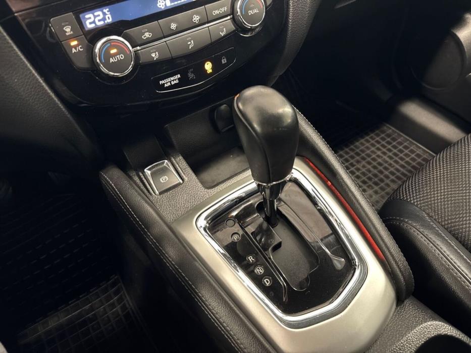 NISSAN Qashqai 2015