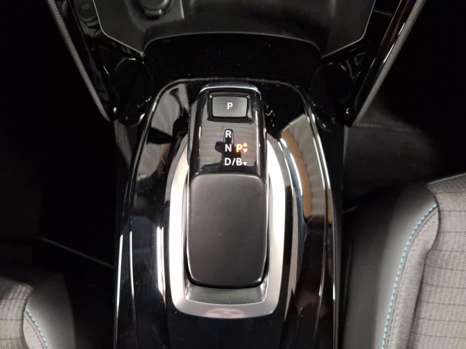 PEUGEOT e-208 2021