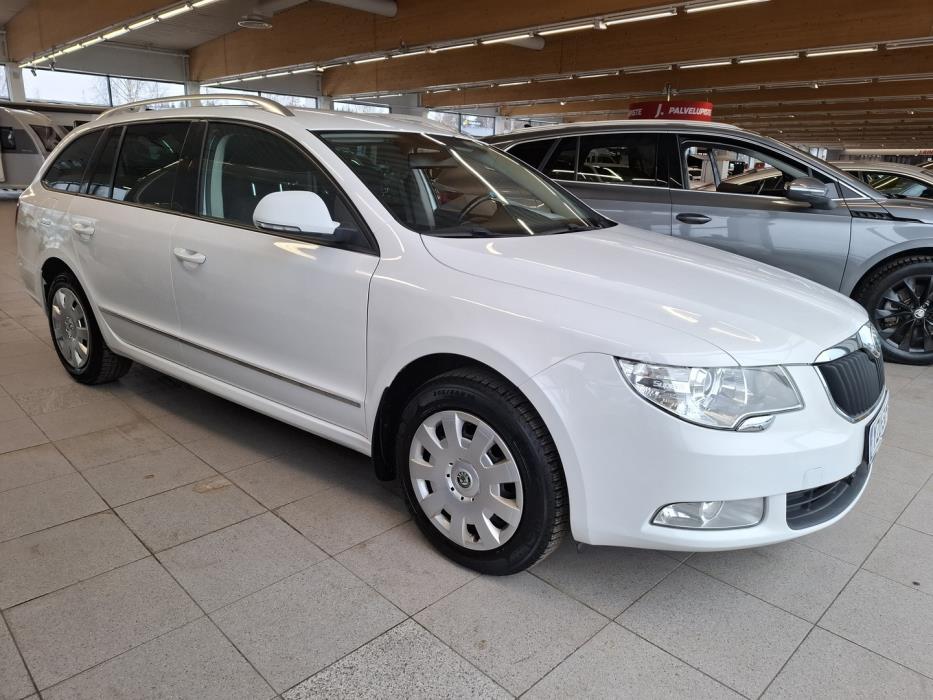 SKODA Superb 2011