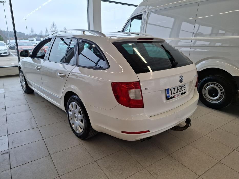 SKODA Superb 2011