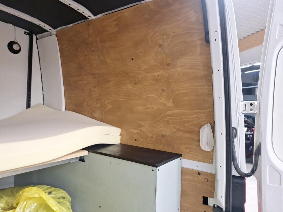 VOLKSWAGEN Crafter 2012