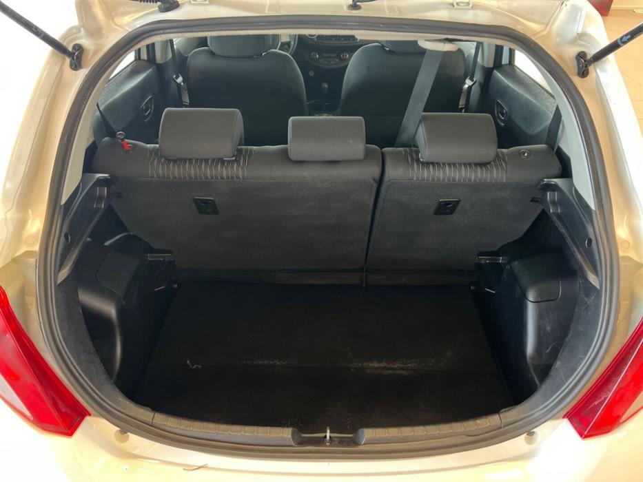TOYOTA Yaris 2013