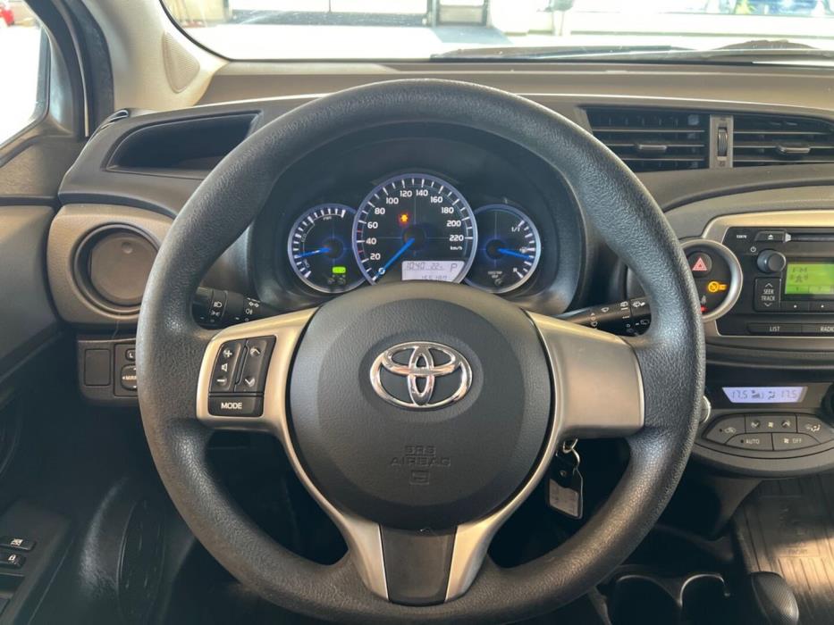 TOYOTA Yaris 2013