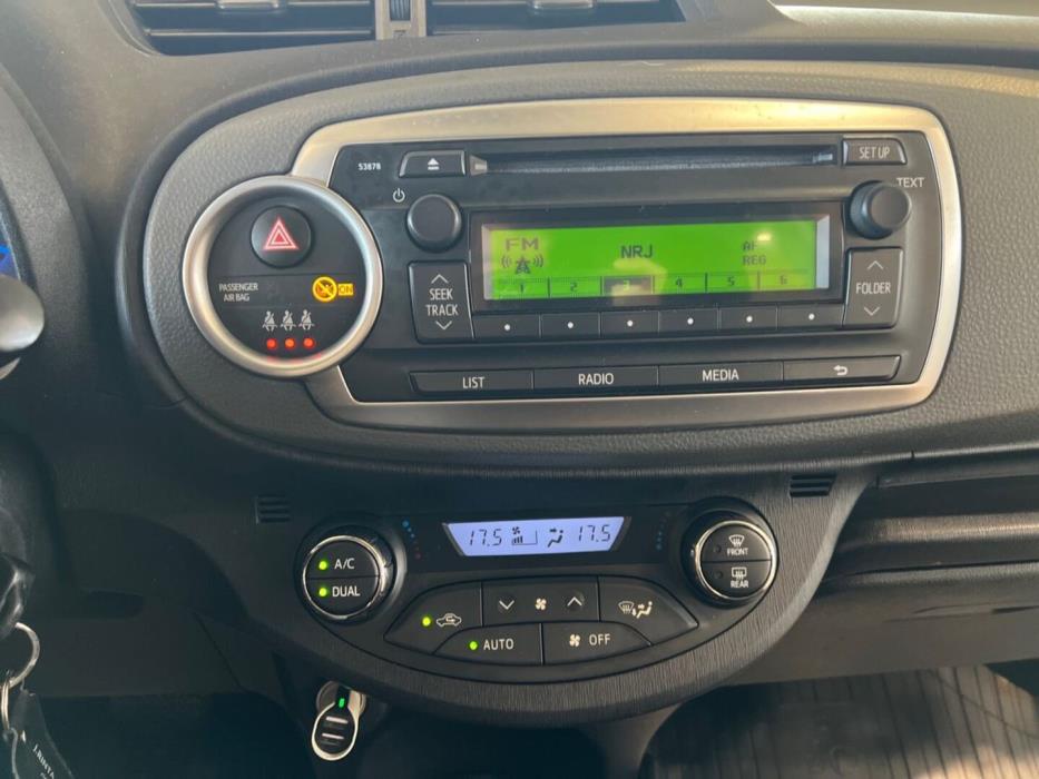 TOYOTA Yaris 2013