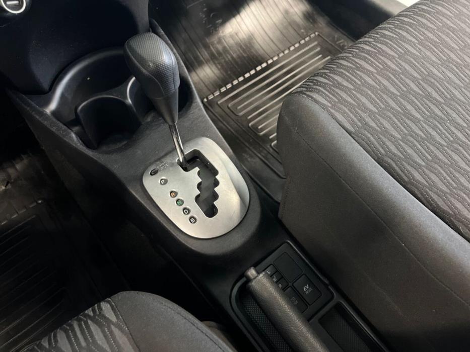 TOYOTA Yaris 2013